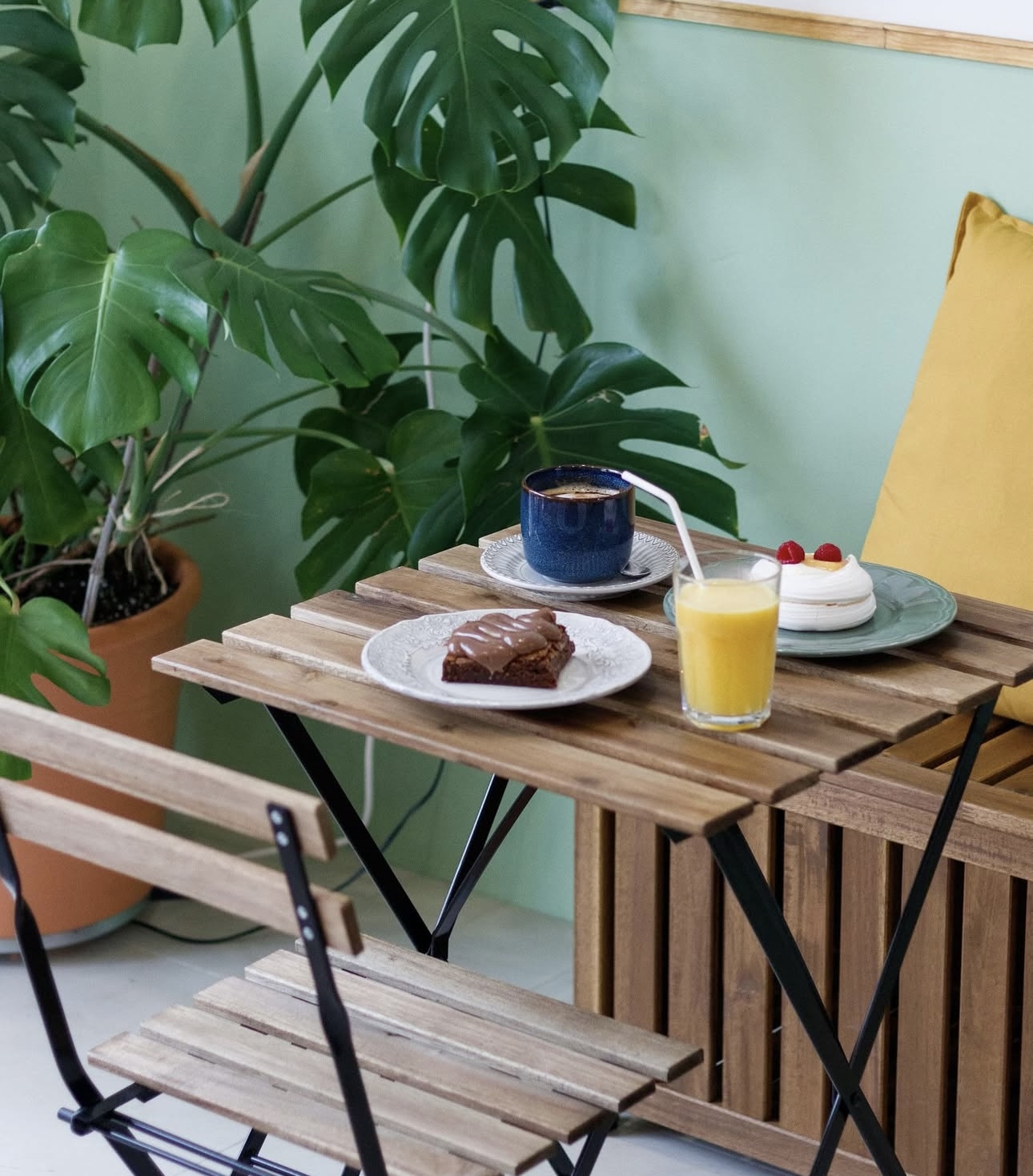 Vista acolhedora do interior da Alice Doce Atelier